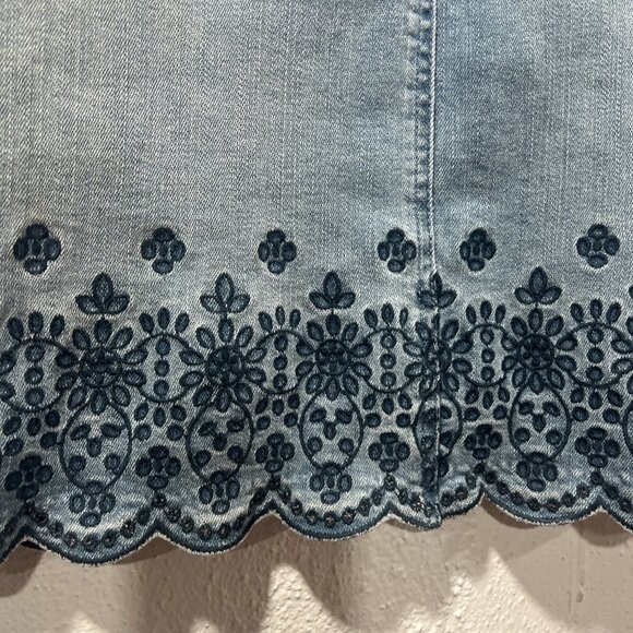 Talbots Y2K Embroidered Denim Pencil Skirt Womens 4 Floral Scalloped Hem Classy - Picture 3 of 11